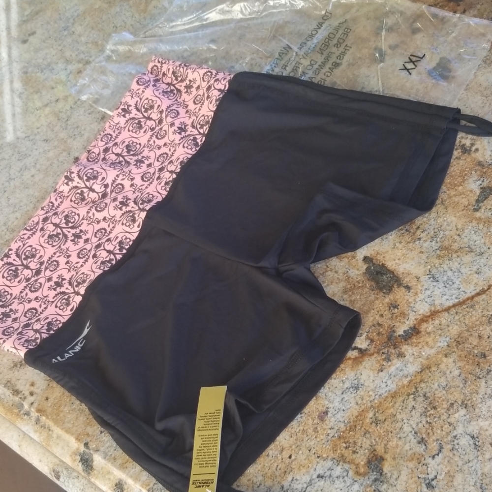 Workout shorts - Picture 2 of 2